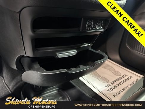 Used 2024 Chrysler Pacifica Touring image 19