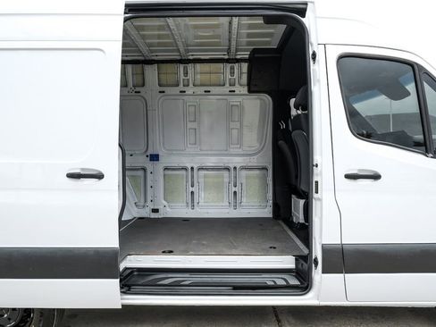 Used 2020 Mercedes-Benz Sprinter 2500 w/ Driver Convenience Package image 35