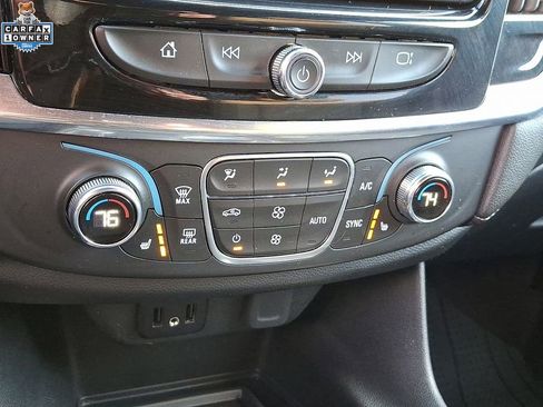 Used 2023 Chevrolet Traverse LT w/ Midnight/Sport Edition image 17