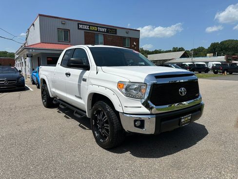 Used 2016 Toyota Tundra SR5 w/ SR5 Upgrade Package AWD/4WD image 3