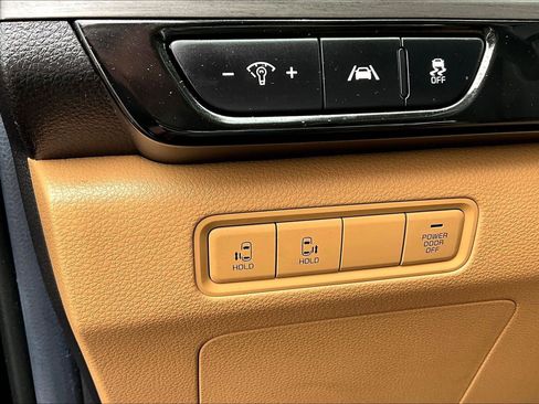 Used 2023 Kia Carnival EX FWD image 38