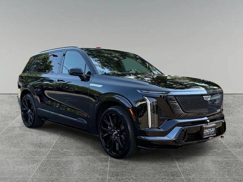 Used 2026 Cadillac Vistiq Platinum w/ LPO, Floor Liner Package AWD/4WD image 9