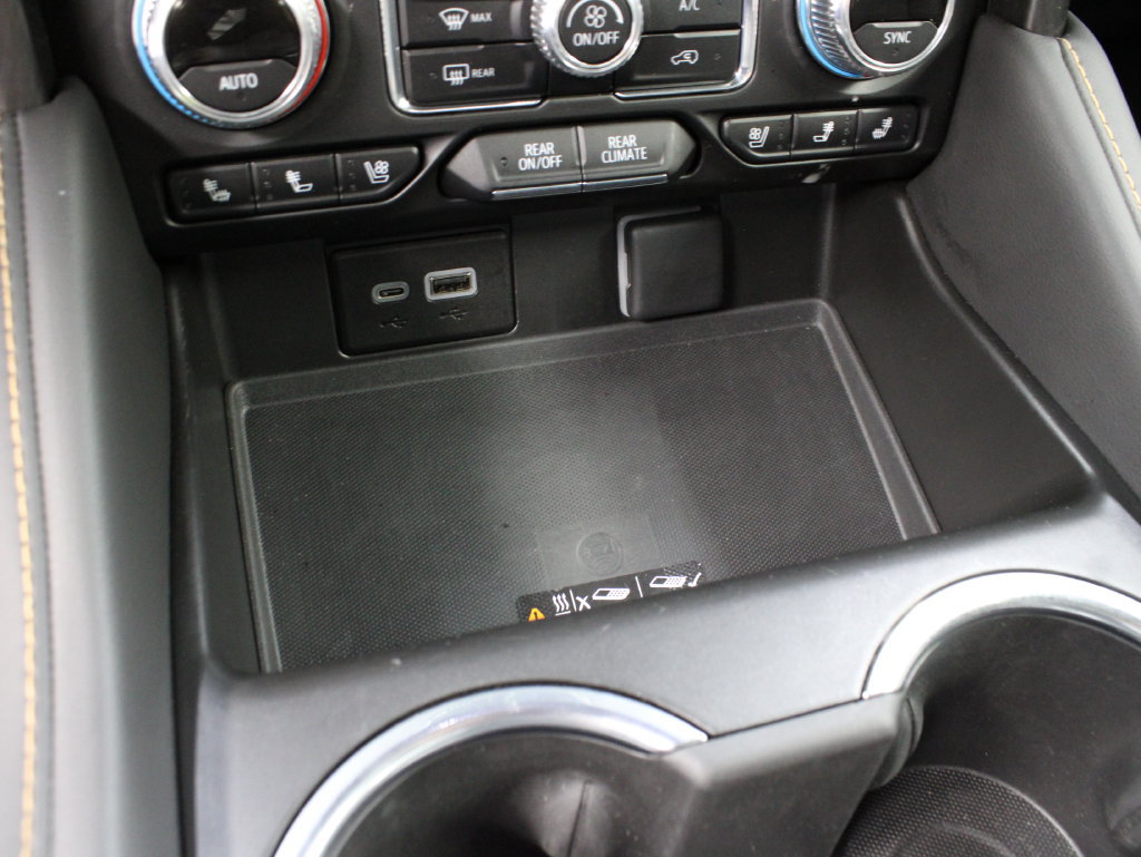 Used 2024 GMC Yukon AT4 w/ Technology Package AWD/4WD image 70