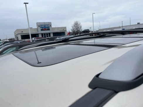 Used 2017 Ford Explorer XLT w/ Equipment Group 202A image 23