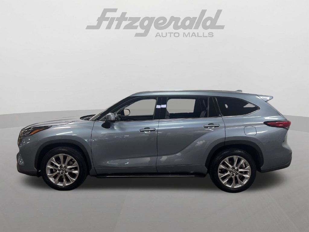 Used 2022 Toyota Highlander Limited FWD image 2
