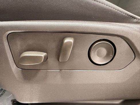 Used 2025 Chevrolet Silverado 1500 LT image 25