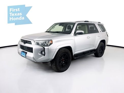Used 2021 Toyota 4Runner SR5 Premium image 3