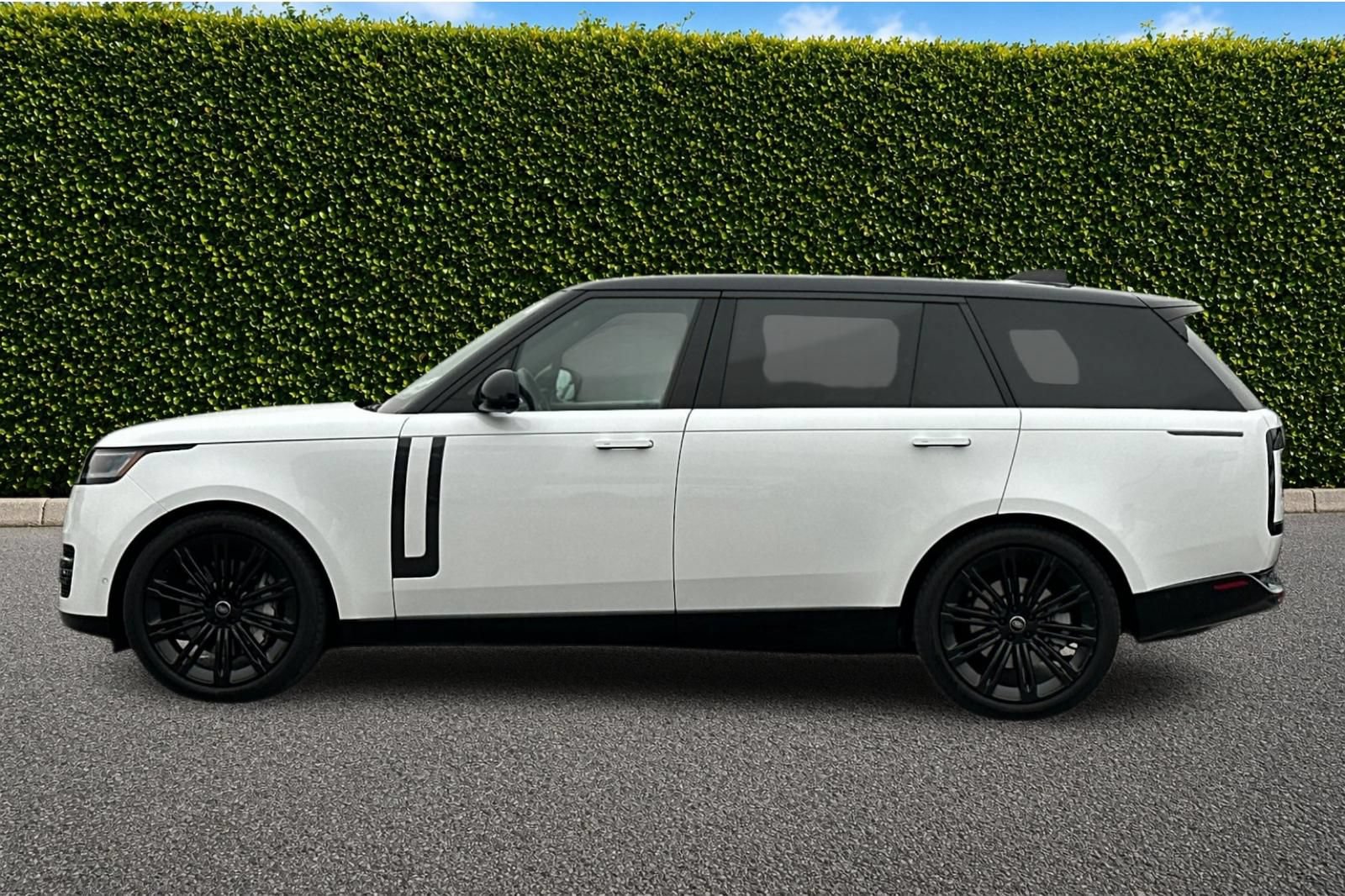 Used 2024 Land Rover Range Rover Long Wheelbase SE AWD/4WD image 7