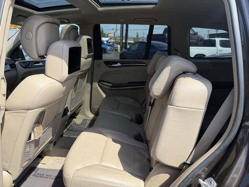 Used 2016 Mercedes-Benz GL 550 4MATIC image 11
