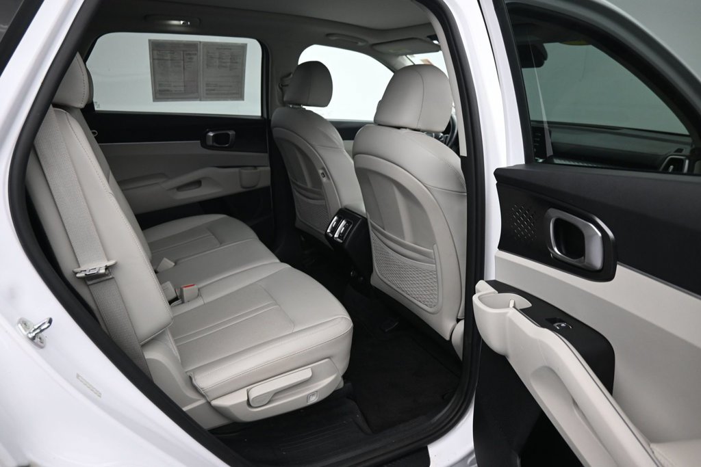 Used 2021 Kia Sorento S w/ Panoramic Sunroof Package AWD/4WD image 12