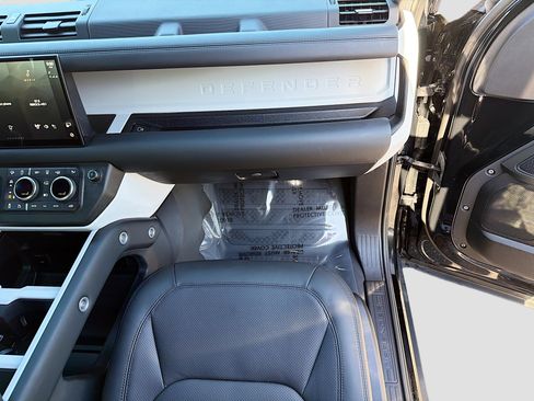 Certified 2025 Land Rover Defender 110 X-Dynamic SE AWD/4WD image 16