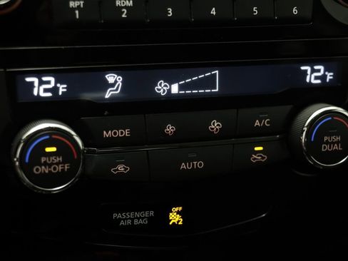 Used 2017 Nissan Rogue SV FWD image 10