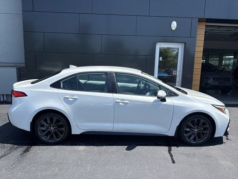 Used 2024 Toyota Corolla SE FWD image 5