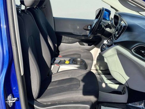 Used 2019 Chrysler Pacifica Touring Plus w/ Tire & Wheel Group image 19