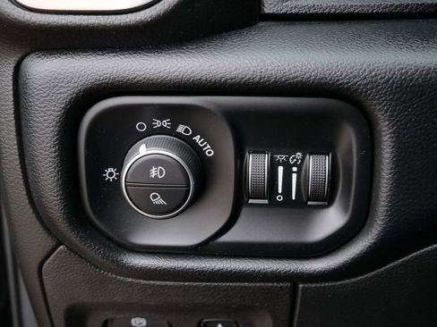 Used 2019 RAM 1500 Sport w/ Black Appearance Package image 20