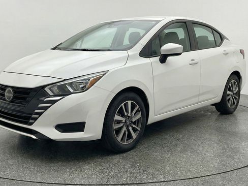 Used 2025 Nissan Versa SV image 3