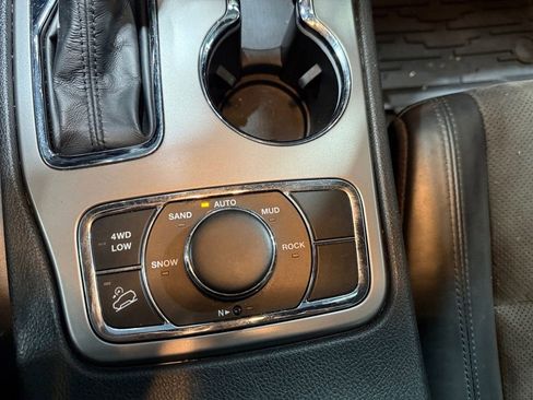 Used 2021 Jeep Grand Cherokee Altitude image 32