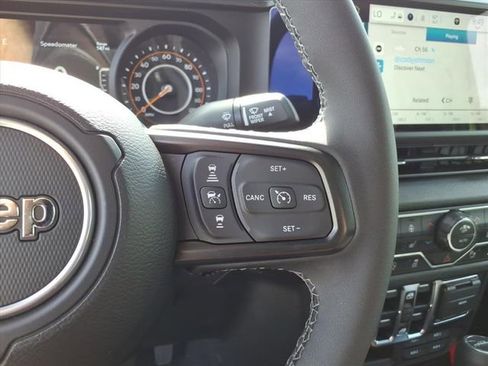 Used 2025 Jeep Gladiator Sport AWD/4WD image 20