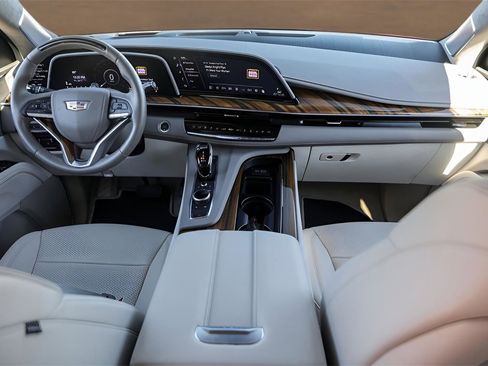 Certified 2024 Cadillac Escalade Premium Luxury Platinum w/ Heavy-Duty Trailer Package image 29