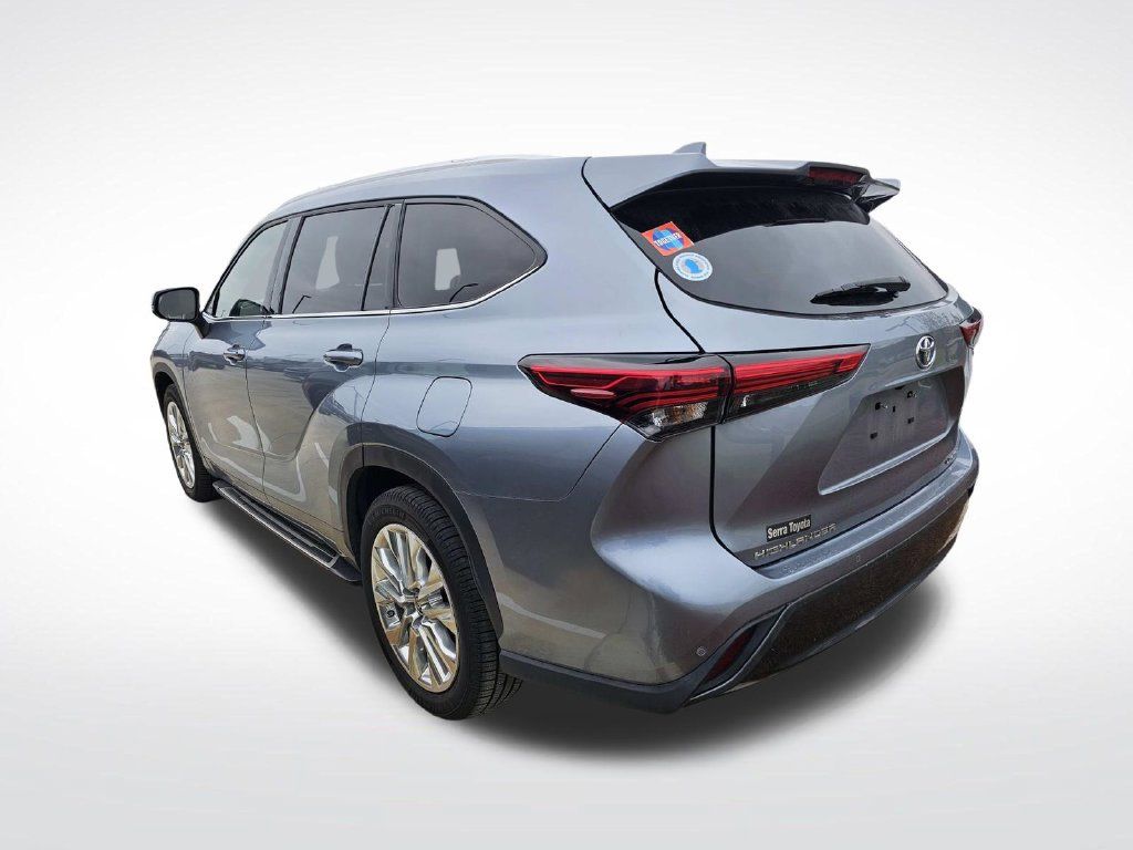 Used 2023 Toyota Highlander Limited FWD image 14