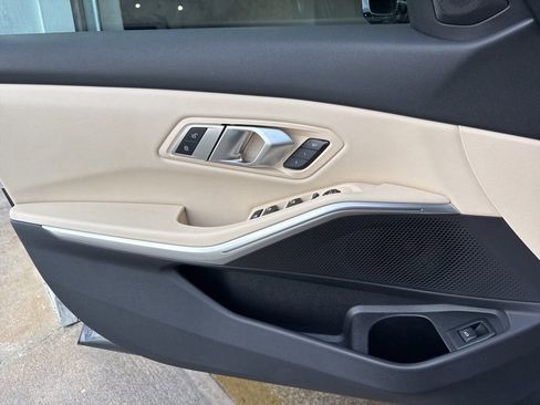 Used 2022 BMW 330i xDrive Sedan w/ Driving Assistance Package image 25