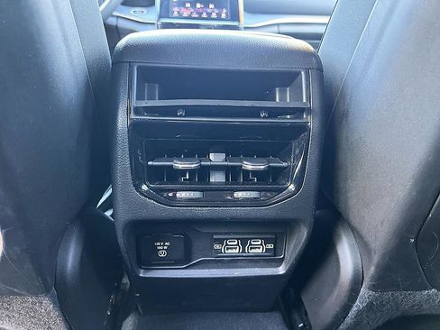 Used 2024 Jeep Grand Cherokee Altitude AWD/4WD image 19