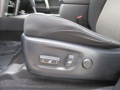 Used 2018 Toyota 4Runner SR5 image 31