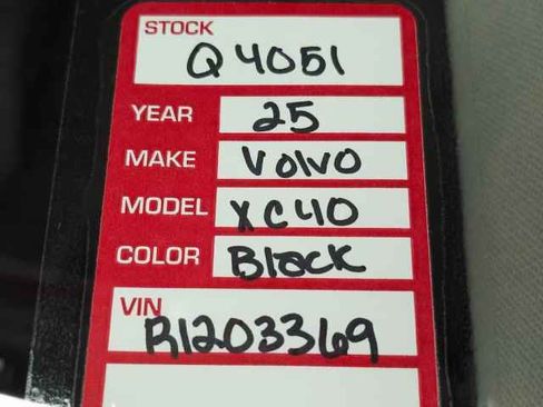 Certified 2024 Volvo XC40 B5 Plus w/ Climate Package AWD/4WD image 35