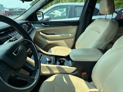 Used 2023 Jeep Grand Cherokee 4WD 4xe image 5