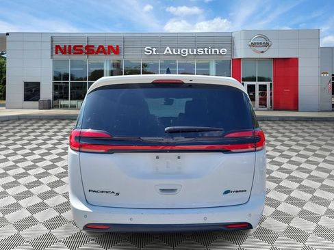 Used 2024 Chrysler Pacifica Limited FWD image 3