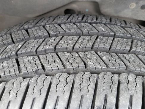 Used 2018 Chevrolet Suburban LT image 32