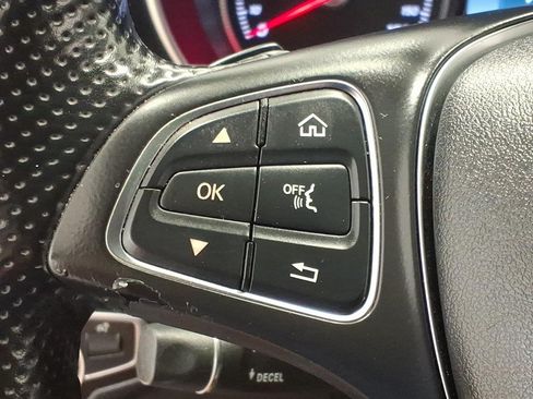 Used 2017 Mercedes-Benz GLC 300 w/ Premium Package image 10