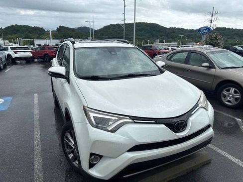 Used 2018 Toyota RAV4 Limited FWD image 6