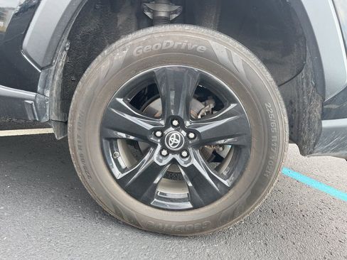 Used 2021 Toyota RAV4 XLE image 10