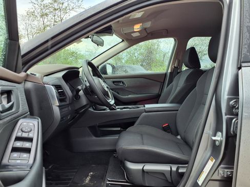 Used 2023 Nissan Rogue S image 20