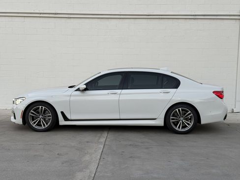 Used 2018 BMW 740i image 4