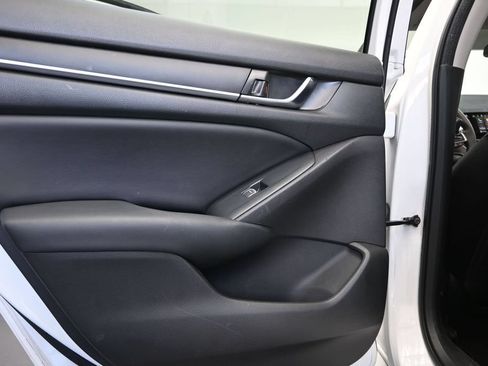 Used 2018 Honda Accord EX image 14