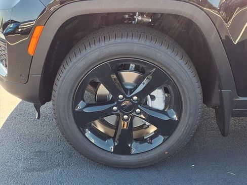 New 2025 Jeep Grand Cherokee Limited w/ Luxury Tech Group II image 20