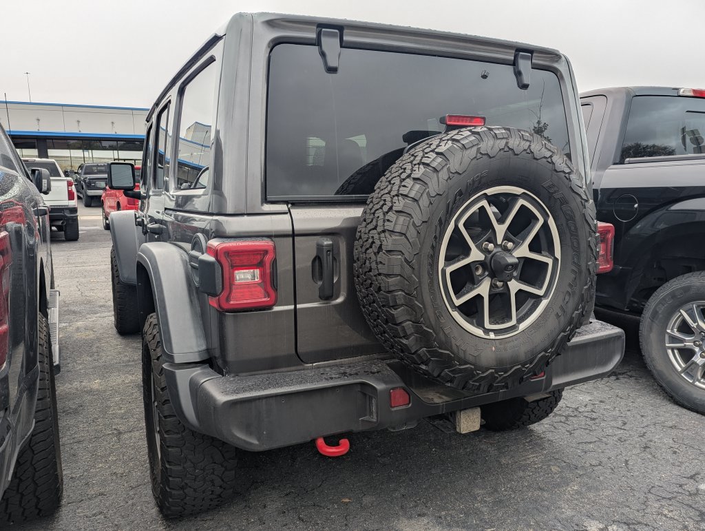 Used 2025 Jeep Wrangler Unlimited Rubicon AWD/4WD image 5