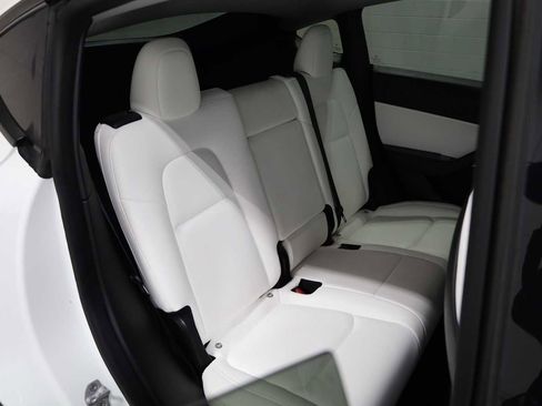 Used 2020 Tesla Model Y Long Range image 32