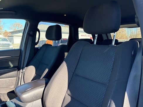 Used 2018 Jeep Grand Cherokee Laredo image 17