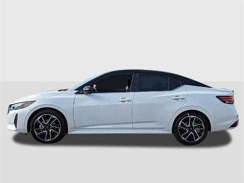Used 2024 Nissan Sentra SR FWD image 2