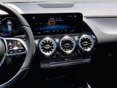 Used 2023 Mercedes-Benz GLA 250 4MATIC w/ Premium Package image 7