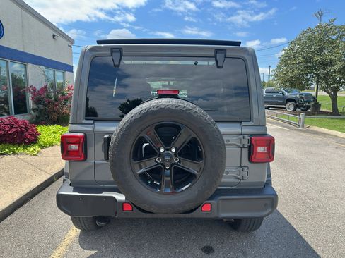 Used 2021 Jeep Wrangler Unlimited Sahara AWD/4WD image 5