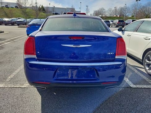 Used 2019 Chrysler 300 Touring w/ Chrome Appearance Package image 9