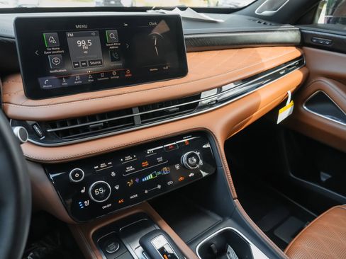 Used 2025 INFINITI QX60 Autograph w/ Cargo Package image 10