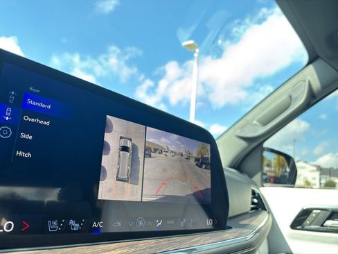 New 2025 Chevrolet Suburban Premier image 20