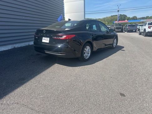 Used 2025 Toyota Camry LE image 5