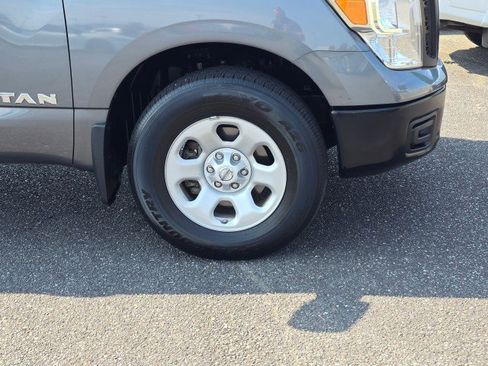 Used 2019 Nissan Titan S image 2