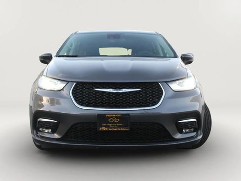 Used 2023 Chrysler Pacifica Touring-L image 8